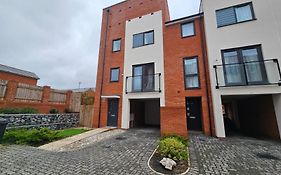 Modern 3 Bedroom Town House