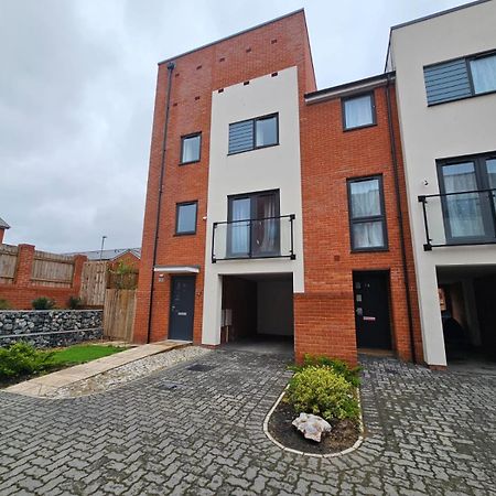 Modern 3 Bedroom Town House Ipswich Exterior foto